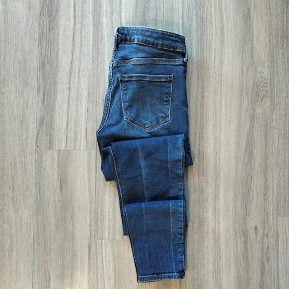 Old Navy Rockstar Super Skinny Mid-Rise Distressed Denim Jeans Sz 2 - Picture 4 of 8